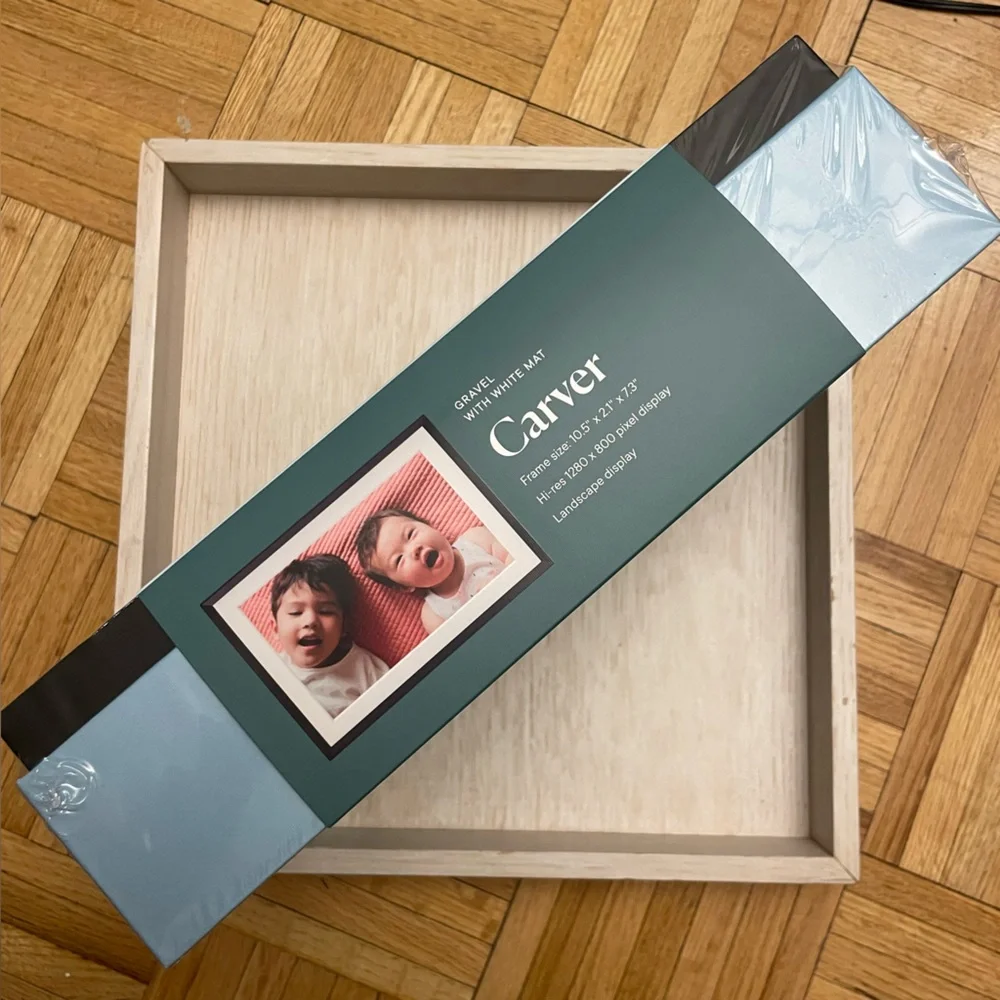 Aura Carver gravel with white mat HD photo frame